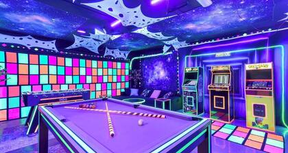 4BR Fun Home | Sleeps 13 | Pickleball | Arcades