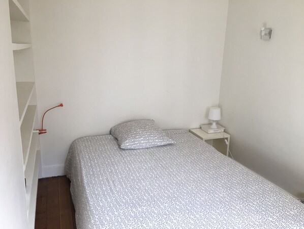 Room - Vrbo Property (Paris)