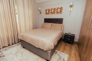 Desk, iron/ironing board, WiFi, bed sheets