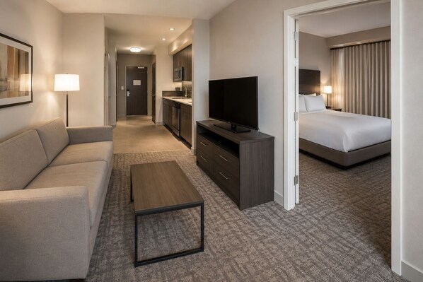 Iron/ironing board, WiFi, bed sheets - Stylish 2BR Suite Near CN Tower, Theaters & Nightlife (Toronto)