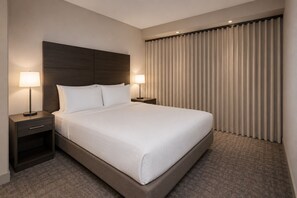 Iron/ironing board, WiFi, bed sheets - Stylish 2BR Suite Near CN Tower, Theaters & Nightlife (Toronto)