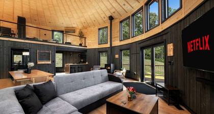 Luxury Luray Yurt Retreat with Private Pond & Hot Tub Near Shenandoah National Park, Luray, VA
