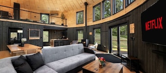 Luxury Luray Yurt Retreat with Private Pond & Hot Tub Near Shenandoah National Park, Luray, VA