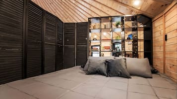 14 chambres, coffres-forts dans les chambres, bureau