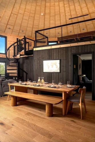 Luxury Luray Yurt Retreat with Private Pond & Hot Tub Near Shenandoah National Park, Luray, VA