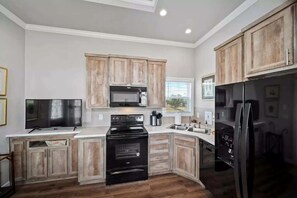 Private kitchen - Cozy Tiny Home Retreat with Pool and Resort Access Near Fredericksburg, TX (Fredericksburg)