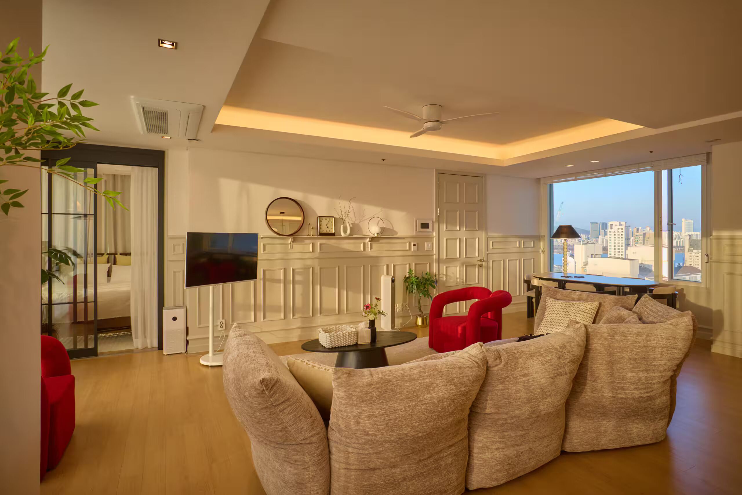 COEX Skyline Penthouse | 10 Guests | 4BR | 거실 공간