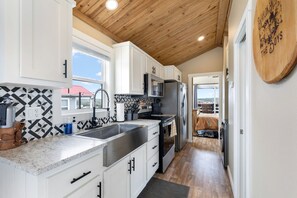 Private kitchen - Boutique Tiny Home Getaway with Resort-Style Amenities Near Fredericksburg, TX (Fredericksburg)