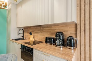 Premium Penthouse, 2 Bedrooms | Private kitchen | Fridge, microwave, stovetop, dishwasher - Posesja Plażowa Penthouse II & SPA (Grzybowo)