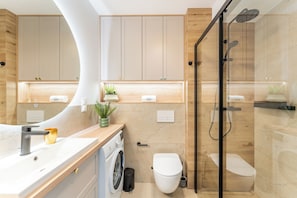 Penthouse Premium, 2 chambres | Salle de bain | Douche, douche à « effet pluie », sèche-cheveux, peignoirs