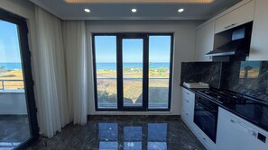 Apartment, Sea View | Private kitchen - Akçakale Konaklama (Akçaabat)