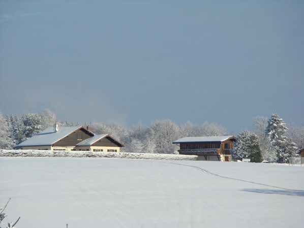 Exterior - A peaceful mountain chalet at an elevation of 800 meters (Sapois)