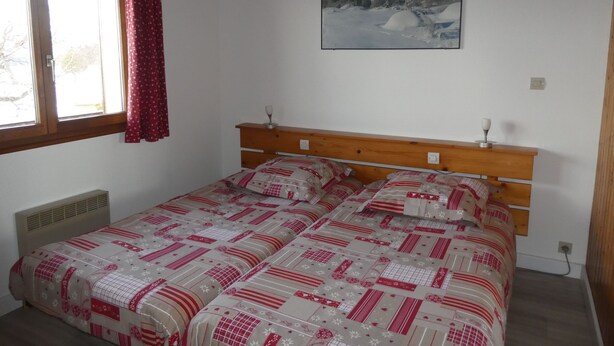 Unclassified image, 1 of 18, button - A peaceful mountain chalet at an elevation of 800 meters (Sapois)