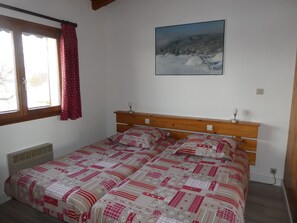 Room - A peaceful mountain chalet at an elevation of 800 meters (Sapois)
