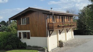 Unclassified image, 4 of 18, button - A peaceful mountain chalet at an elevation of 800 meters (Sapois)
