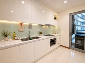 Private kitchen - Lovely 3-bedroom condo with AC in vibrant Thành phố Hồ Chí Minh (Thành phố Hồ Chí Minh)