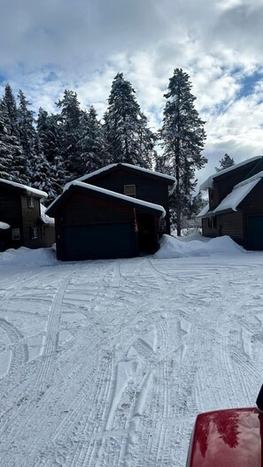 A snowy residential area with houses and a clear sky. - Charming Home with Golf Course Views & Relaxing Vibes in McCall, Idaho (McCall)