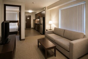 Living area - Inviting 1BR Toronto Getaway with Extra Space to Relax (Toronto)