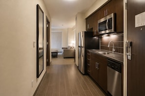 Private kitchen - Inviting 1BR Toronto Getaway with Extra Space to Relax (Toronto)