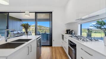 Apartment, 3 Bedrooms, Balcony, Golf View | Private kitchen