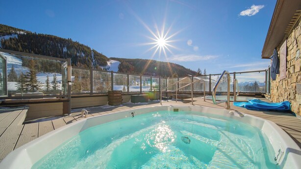 Outdoor spa tub - New Listing | Updated | Walk to Slopes (Keystone)