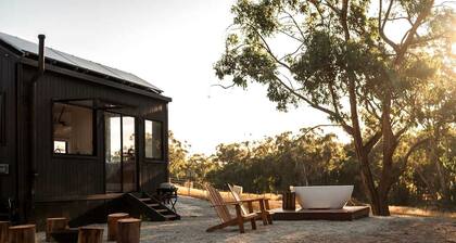 Secluded Tiny Home with Bird-Watching Hut near Loch, Victoria