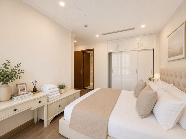 Iron/ironing board, Internet, bed sheets - Charming 3-bedroom condo with AC in Thành phố Hồ Chí Minh (Thành phố Hồ Chí Minh)