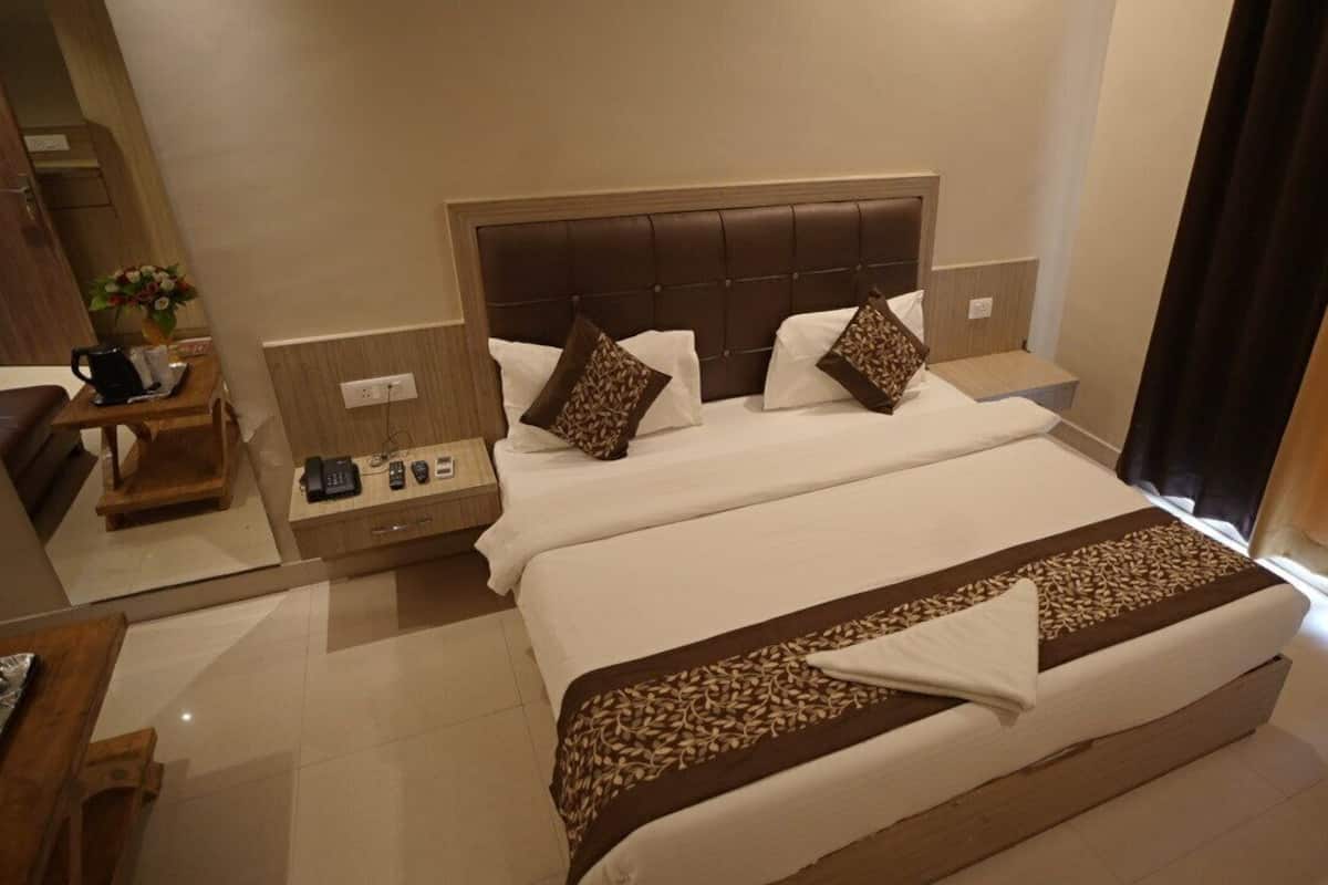 Deluxe Double Room, Balcony, Garden View | Desk, laptop workspace, WiFi (free)
