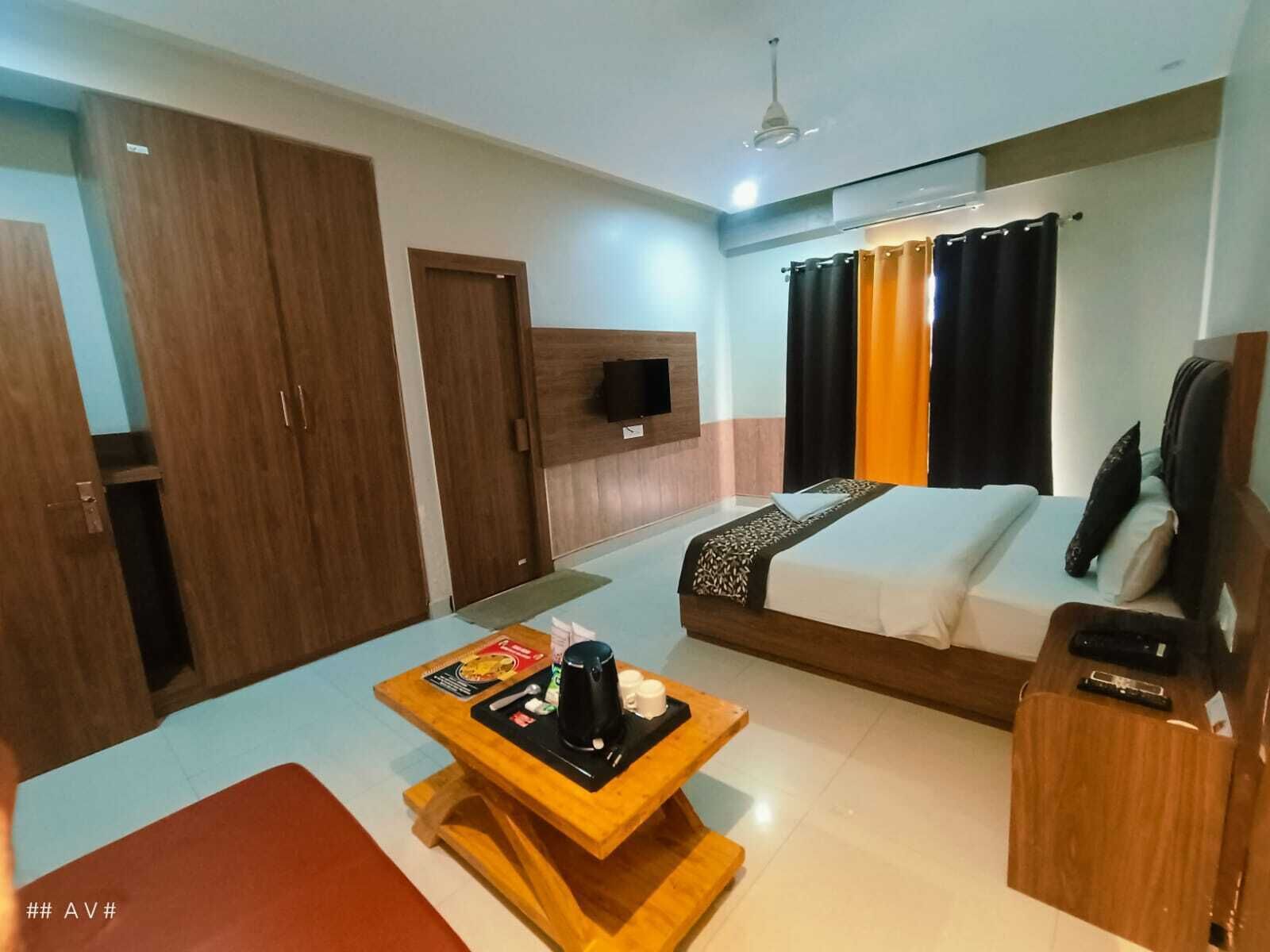 Deluxe-Doppelzimmer, Balkon, Gartenblick | Schreibtisch, laptopgeeigneter Arbeitsplatz, kostenloses WLAN