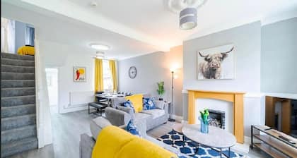 Sleeps 5 - 3-bed House - Hull