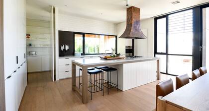 Luxury Villa with Pool and Breathtaking Outdoor Living Areas in Greenhill, Victoria