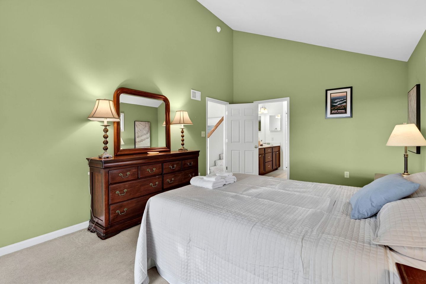 6 bedrooms, iron/ironing board, WiFi