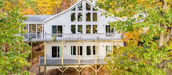 Scenic Dog-Friendly Mountain Chalet with Panoramic Views & Game Loft Near Berkeley Springs, Hedgesville, WV