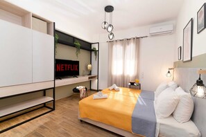 3 bedrooms, desk, iron/ironing board, travel cot - Ria Oasis Residence, Luxury 3-Bedroom Apartment with Private Pool (Agios Nikolaos)