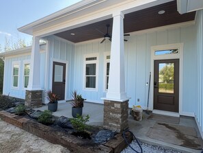 Exterior detail - Brand new home great for families and contractors (Panama City)