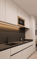 Coffee/tea maker, full-size fridge, microwave, stovetop