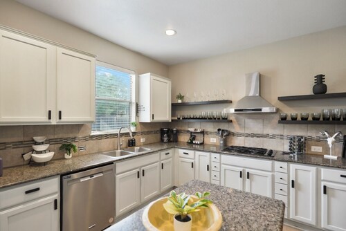 Cozy 5BR Getaway Pool Games Sleeps 18