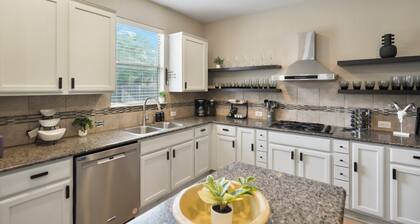 Cozy 5BR Getaway Pool Games Sleeps 18