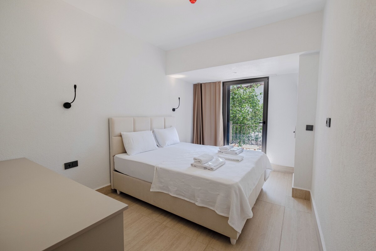 Habitación, balcón, vista a la alberca