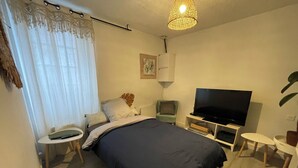 1 bedroom, iron/ironing board, travel cot, free WiFi - 1-bedroom house, sleeps 2 (Missillac)