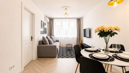 Central Mono Boutique - Ultra Central in Oradea • Fast WiFi • Self Check-in • AC