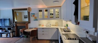 Modern 2BR City Centre Flat | Walk to Temple Bar