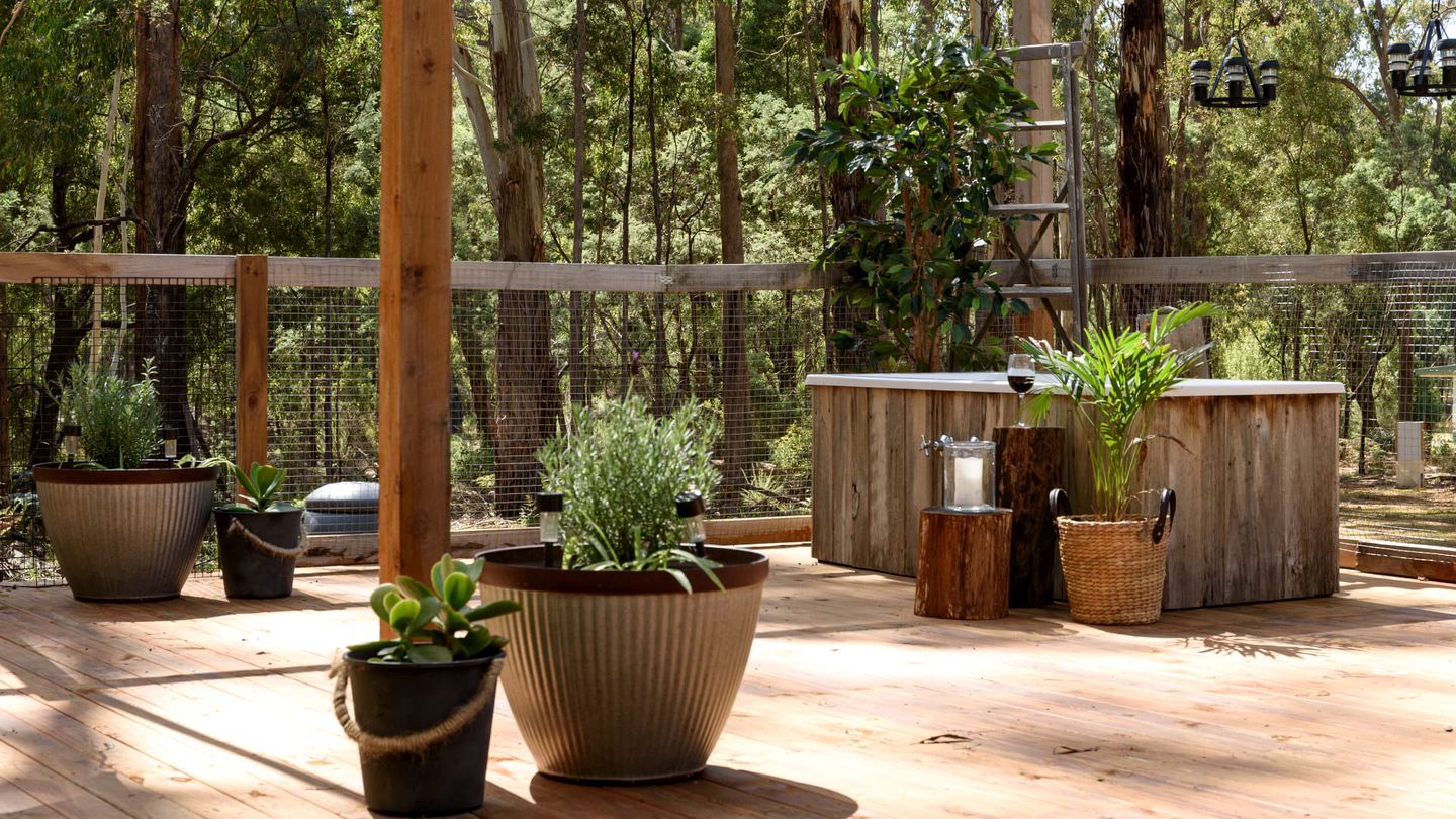 Outdoor spa tub