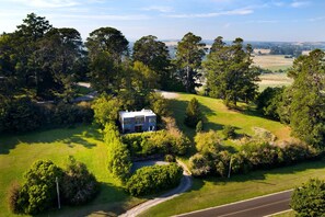 Unclassified image, 3 of 28, button - Amazing Villa with Incredible Views and Outdoor Living Space in Daylesford, Victoria (Daylesford)