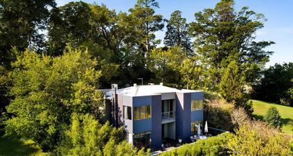 Amazing Villa with Incredible Views and Outdoor Living Space in Daylesford, Victoria