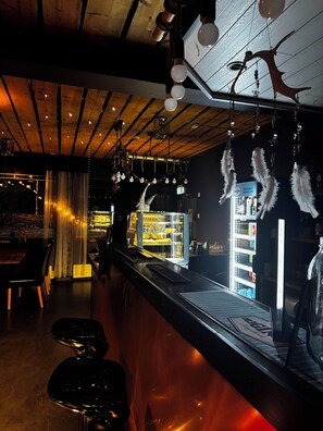 Bar (on property) - Hotel Sallavalkea & Resort (Salla)