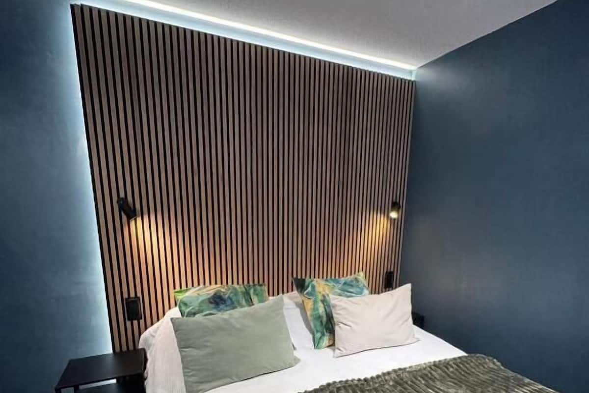 Classic Double or Twin Room, Courtyard View | Desk