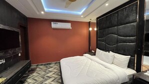 Unclassified image, 2 of 6, button - Horizon Hotel (Top City-1)
