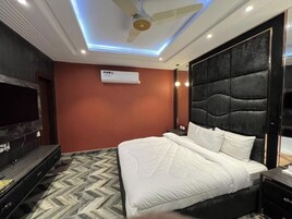 Habitación Deluxe, vistas a la ciudad | Escritorio y wifi gratis