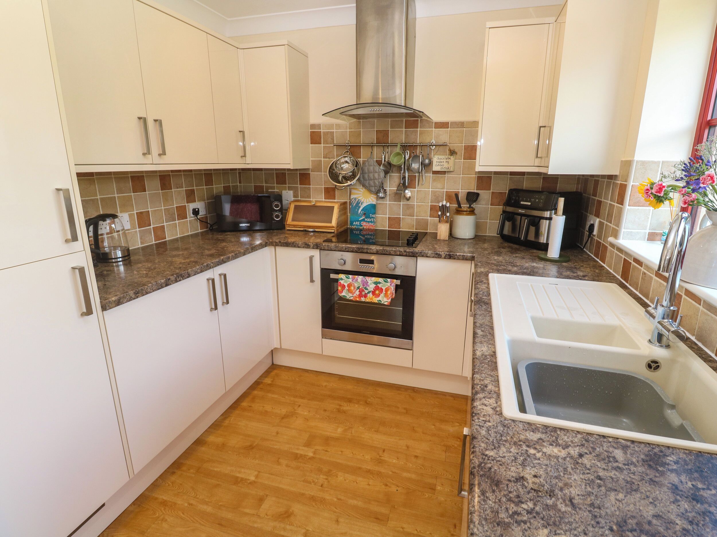 Dishwasher, cookware/dishes/utensils